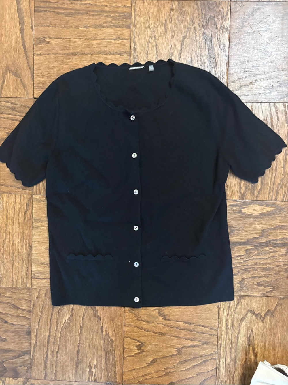 Elie Tahari Black Scallop-Trim Button-Front Top